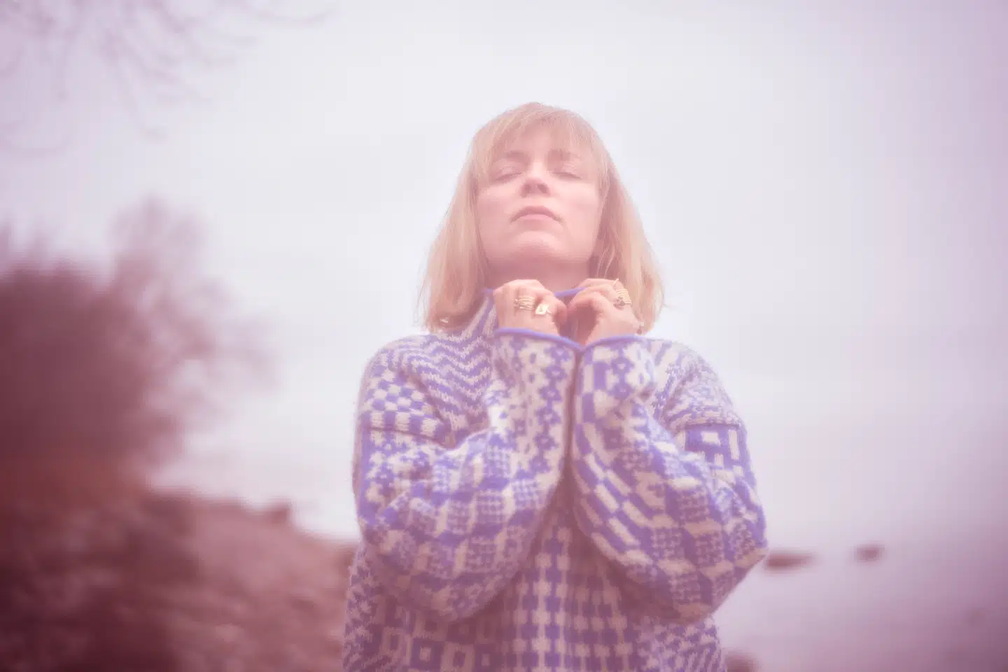 »Tænk, at noget af det mest kontroversielle og provokerende, man kan sige i vores samtid, i vores lille land, er, at jeg vælger mine nærmeste til, og jeg vælger at have det godt ud fra en overbevisning om, at det er det største bidrag, jeg kan komme med til verden,« siger forfatter Maj My Humaidan, som er bogaktuel med »Blødt«.