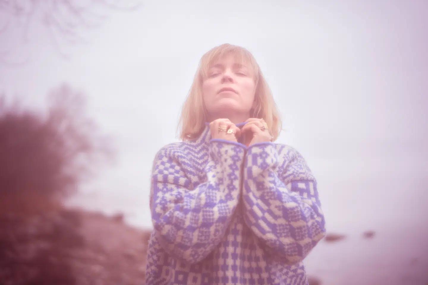 »Tænk, at noget af det mest kontroversielle og provokerende, man kan sige i vores samtid, i vores lille land, er, at jeg vælger mine nærmeste til, og jeg vælger at have det godt ud fra en overbevisning om, at det er det største bidrag, jeg kan komme med til verden,« siger forfatter Maj My Humaidan, som er bogaktuel med »Blødt«.