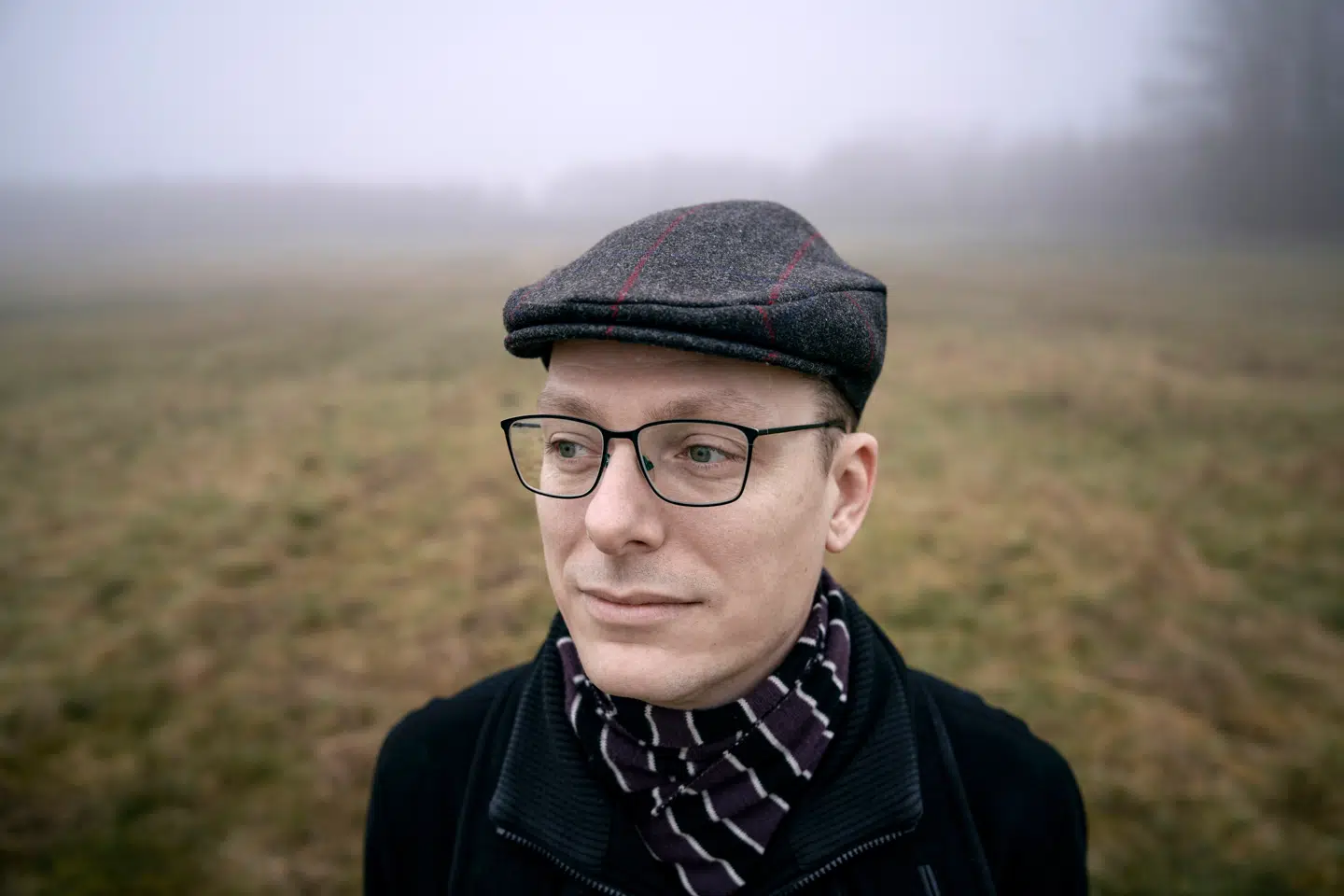 Mikkel Øberg er leder i det offentlige og sætter pris på sin stilling, selvom det private erhvervsliv har været ude efter ham med tilbud om en langt højere løn. Men ifølge ham kan det offentlige tilbyde noget andet end det private, og de bør de i højere grad slå på tromme for.