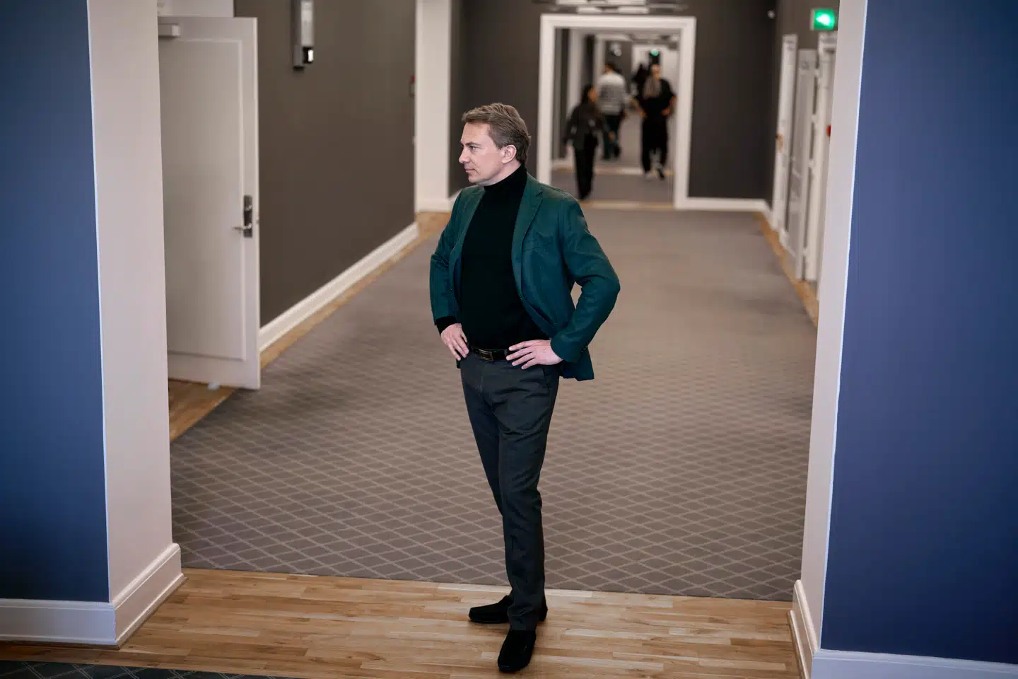 »Desværre for vores hjemlige nationalistparti, Dansk Folkeparti, så tilhører Danmark en nation af småstater, hvor man højst kan opnå at blive til grin, hvis man på den internationale scene begynder at puste sig op alene,« skriver Jarl Cordua. På billedet ses Morten Messerschmidt (DF).