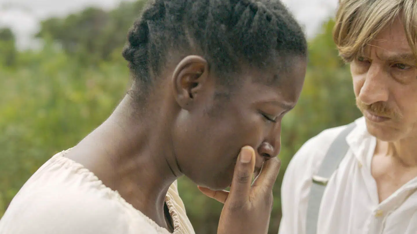 »Det er rigtigt, at ordet »slavegjort« understreger, at slaveri er noget, mennesker gør ved hinanden, men lige så vigtigt forskubber det perspektivet i retning af alle de andre ting, et slavegjort menneske kan være.«