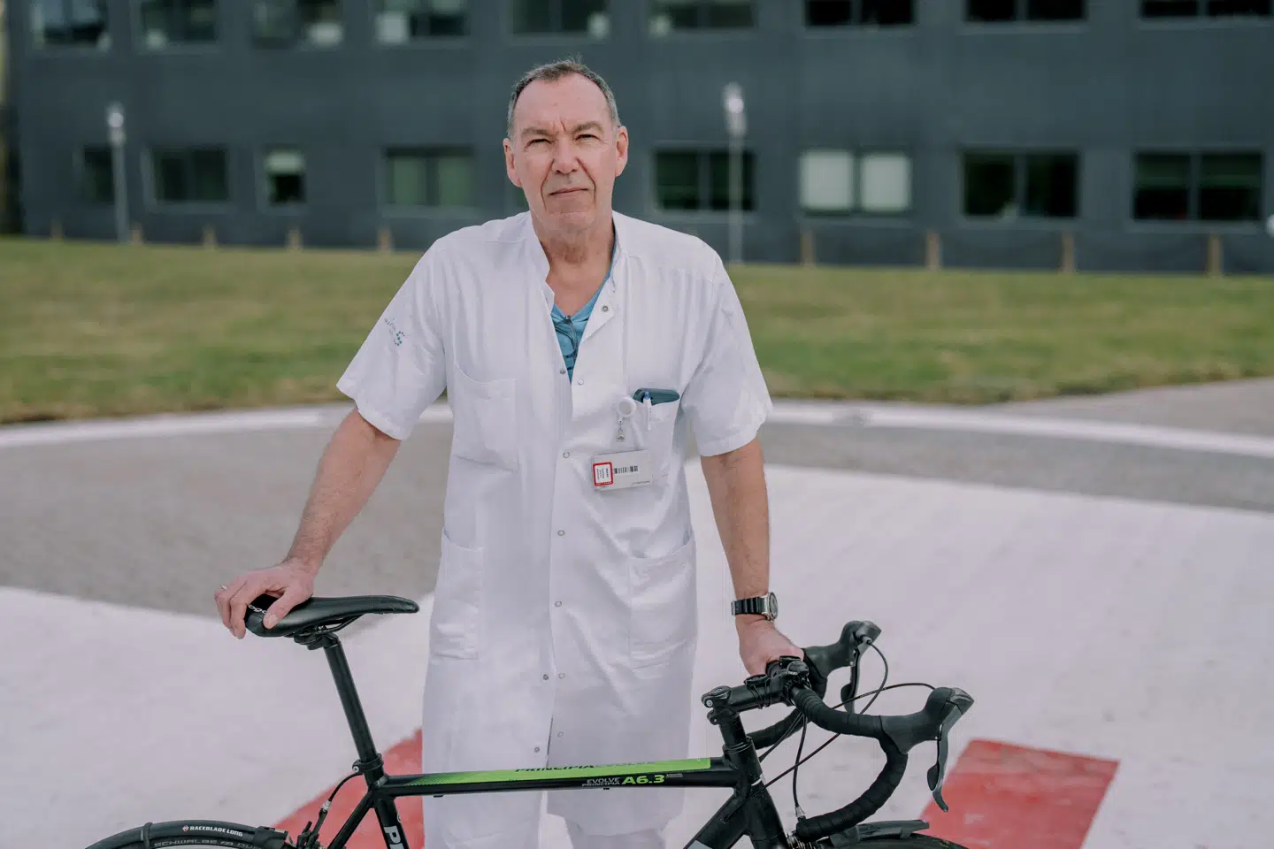 Kardiologen Lars Juel Andersen også tilknyttet det danske cykellandshold og har i den forbindelse undersøgt nogle af verdens vildeste hjerter. Netop cykelrytterne har nemlig de største hjerter.