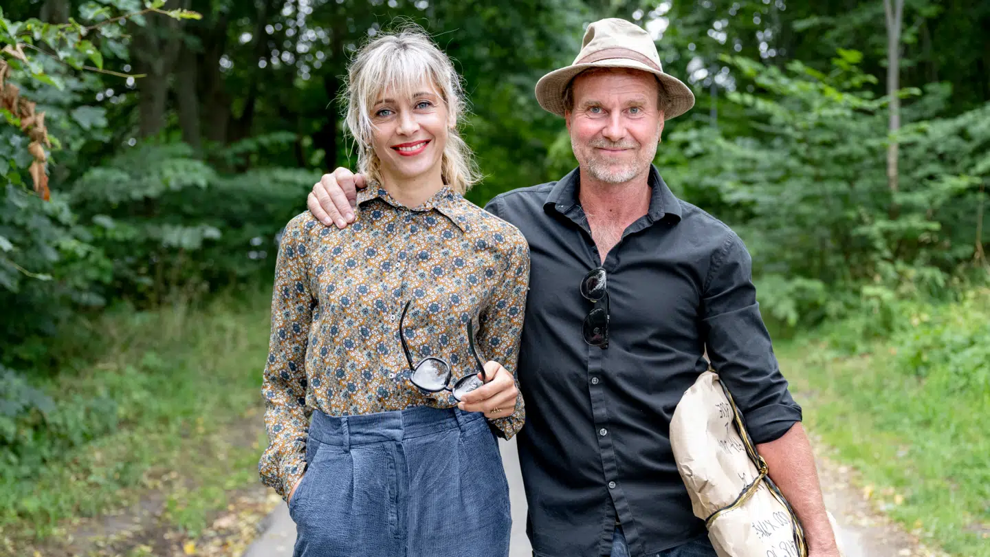 Laura Drasbæk og Lasse Spang Olsen har været kærester i tre år – men de bor stadig ikke sammen.