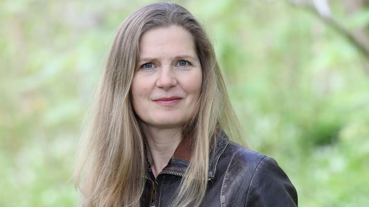 Birgittes ærlighed og konfrontation med de dysfunktionelle familiedynamikker har betydet, at hun har mistet en del familierelationer fra farens side.