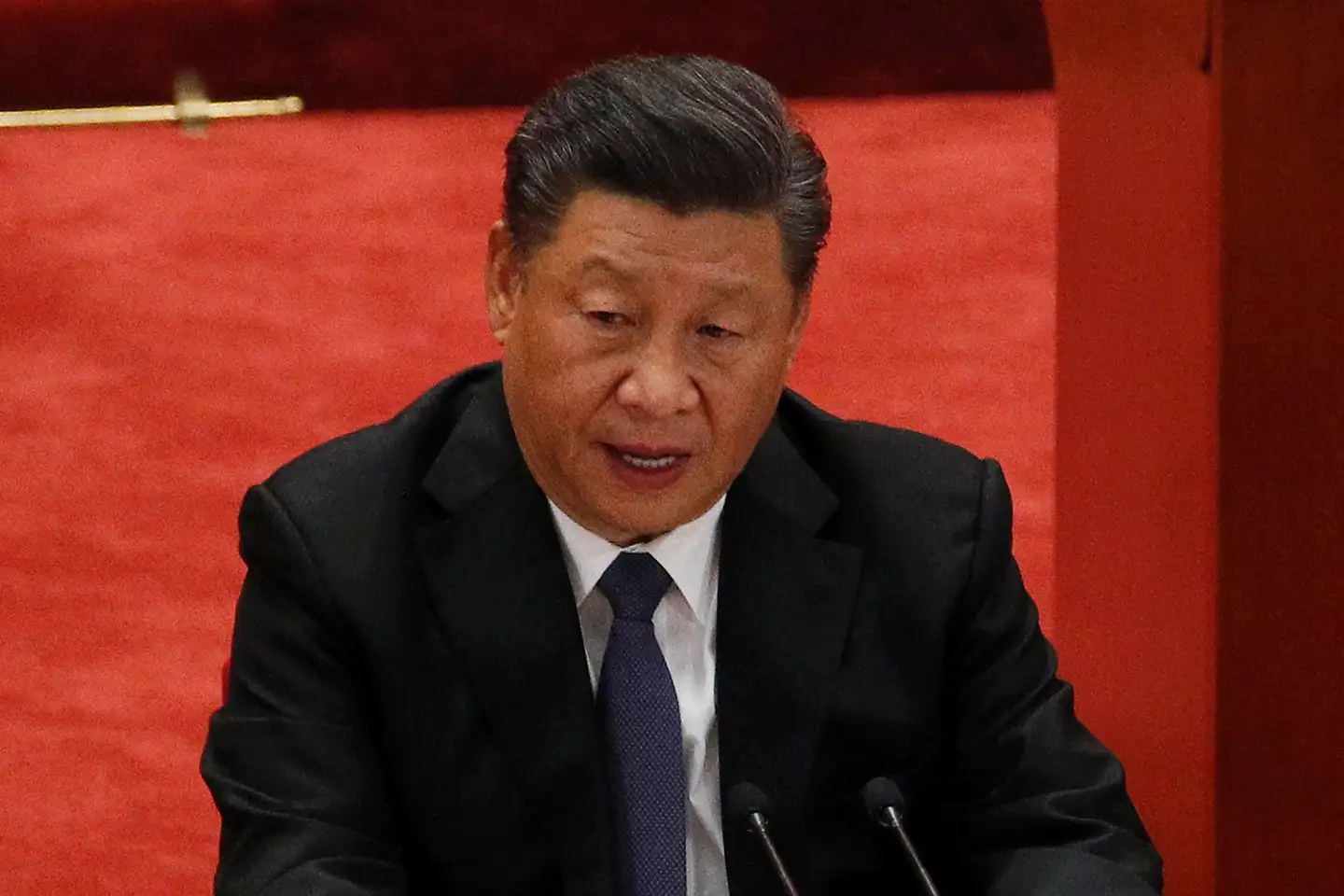 Kinas præsident, Xi Jinping, rykker hurtigt og slår straks igen i den toldkrig, som nu er brudt ud i lys lue med USA. En række centrale amerikanske varer pålægges straftold i Kina.