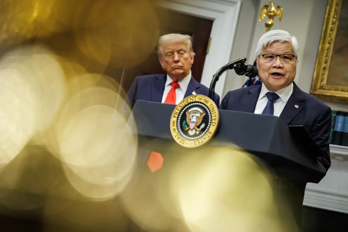 C.C. Wei, topchefen for verdens største chipproducent, taiwanske TSMC, fortalte mandag, at TSMC skyder et trecifret milliardbeløb i større produktion i USA. Det skete efter et møde med Donald Trump i Det Hvide Hus.