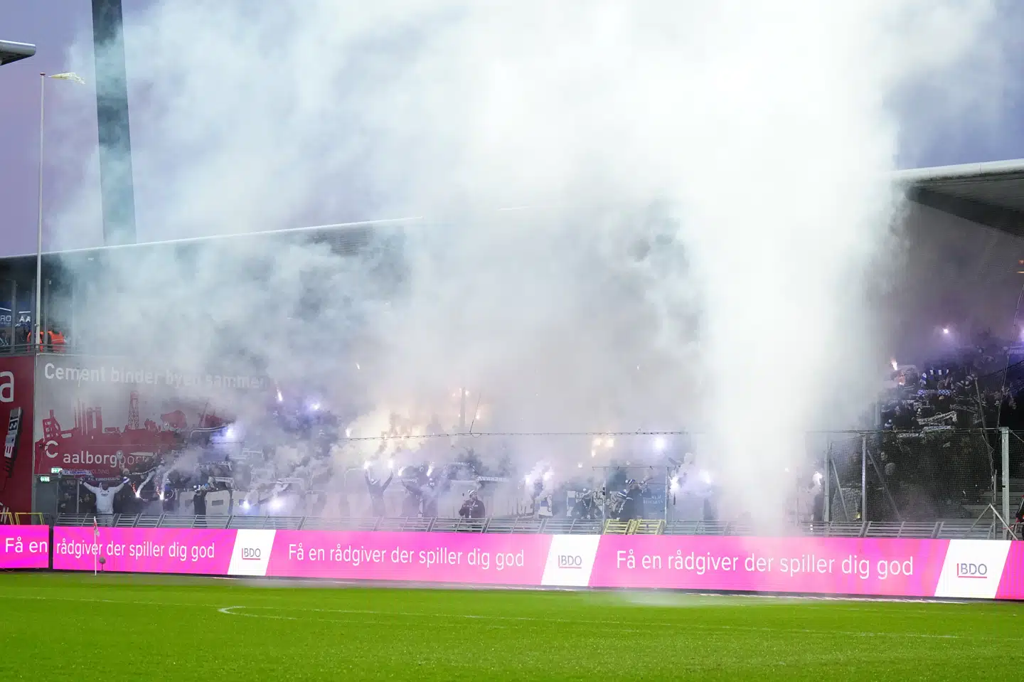 Fire personer blev anholdt efter kampen mellem AaB og FC København.