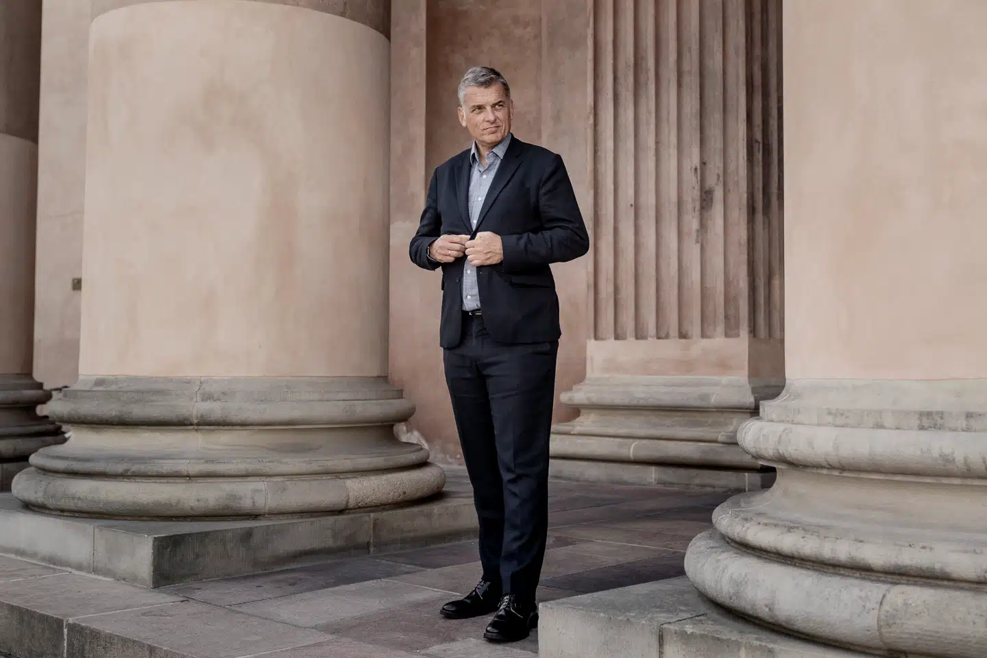 »Færre regler og mindre bureaukrati vil medføre mindre administration, og dermed også logisk nok færre administrative ansatte i beskæftigelsessystemet,« skriver Jan E. Jørgensen. Foto: Mathias Svold