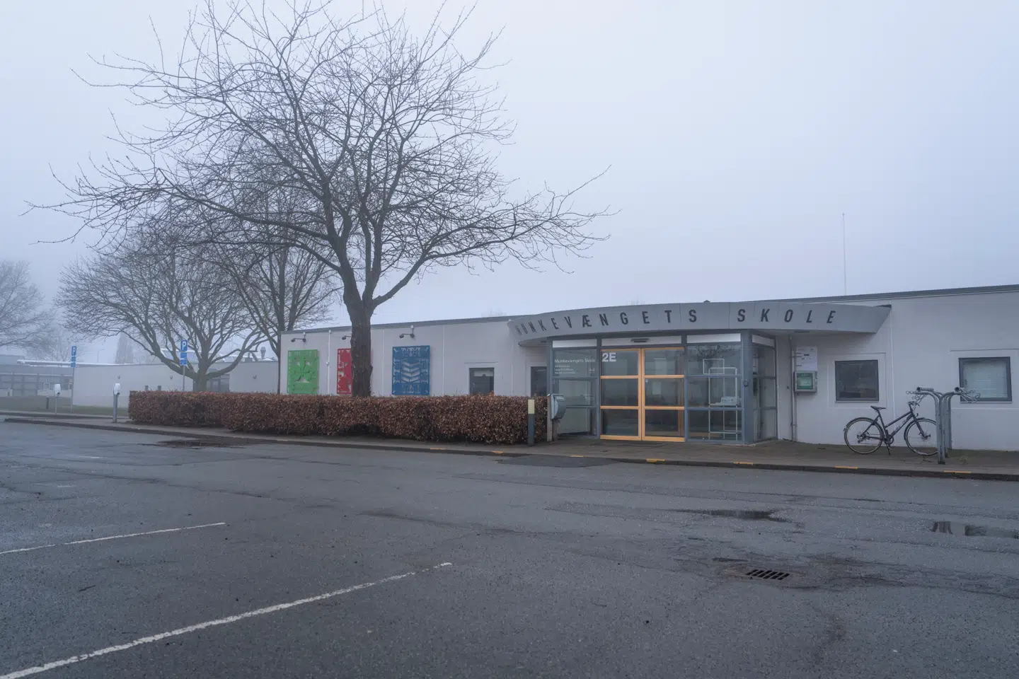 Skolen har haft vedholdende problemer med kultursammenstød og vold. En episode af særlig grov karakter endte i en sygemelding. Læreren sagde sidenhen op.