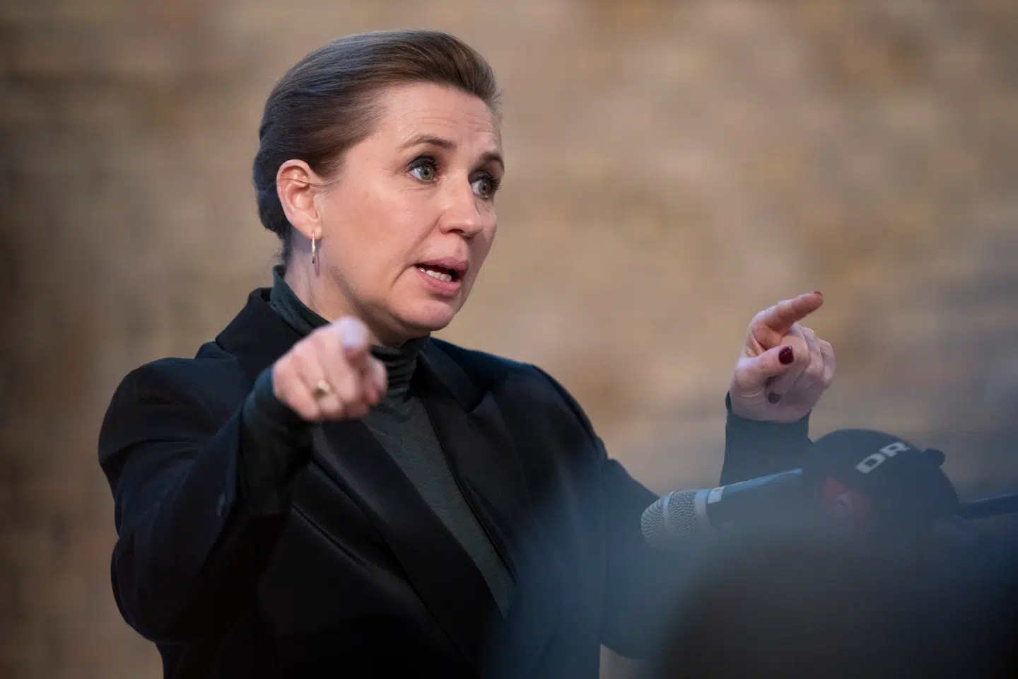 Statsminister Mette Frederiksen er taget på tur rundt i Danmark – her Aarhus Universitet mandag.