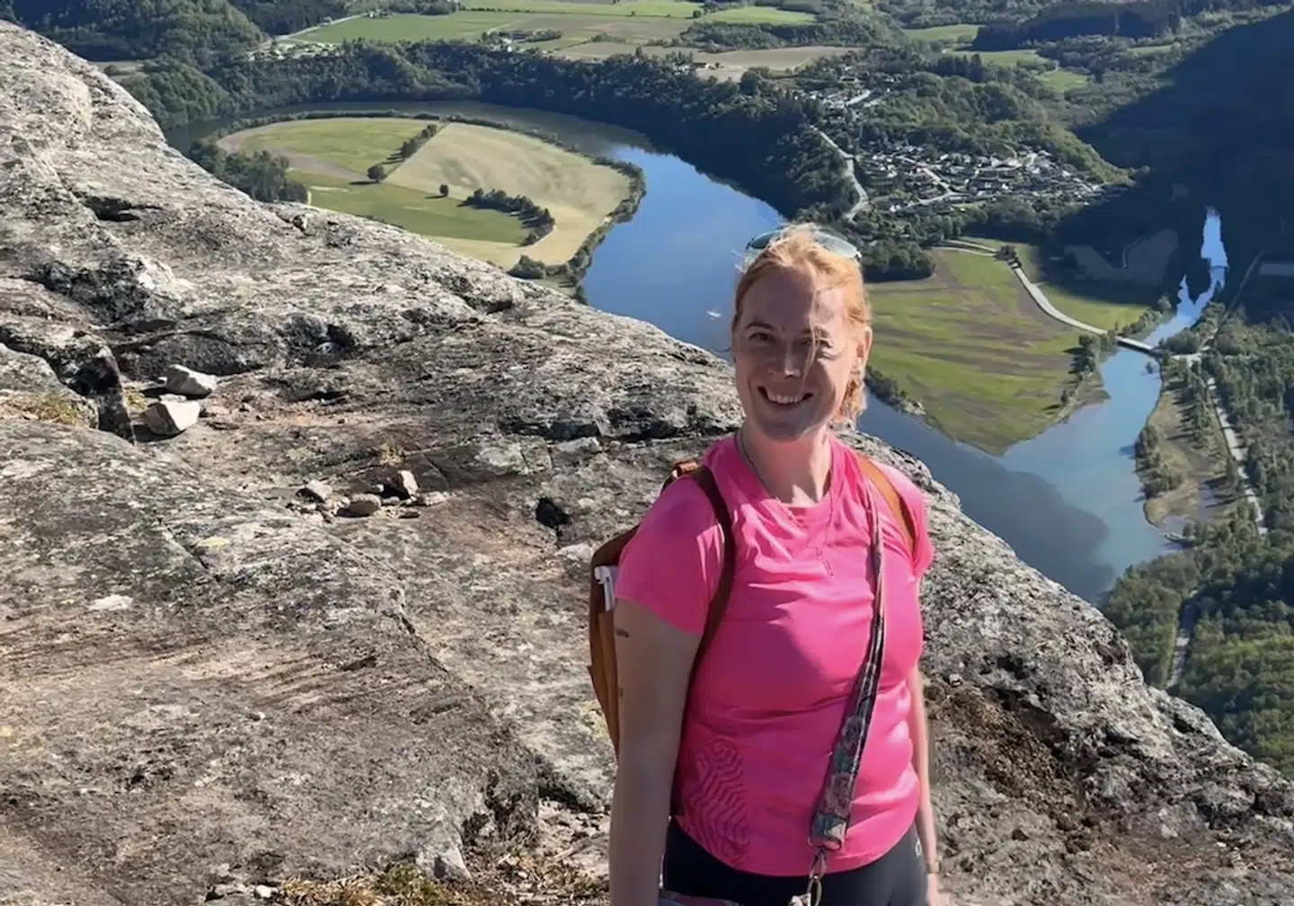 Trine opfordrer alle til at rejse alene. Det har nemlig hjulpet hende med at eksponere og lære sin angst at kende. Og så oplever man også, at verden ikke er så uhyggelig, som den vi ser i nyhederne, mener Trine Rytter.