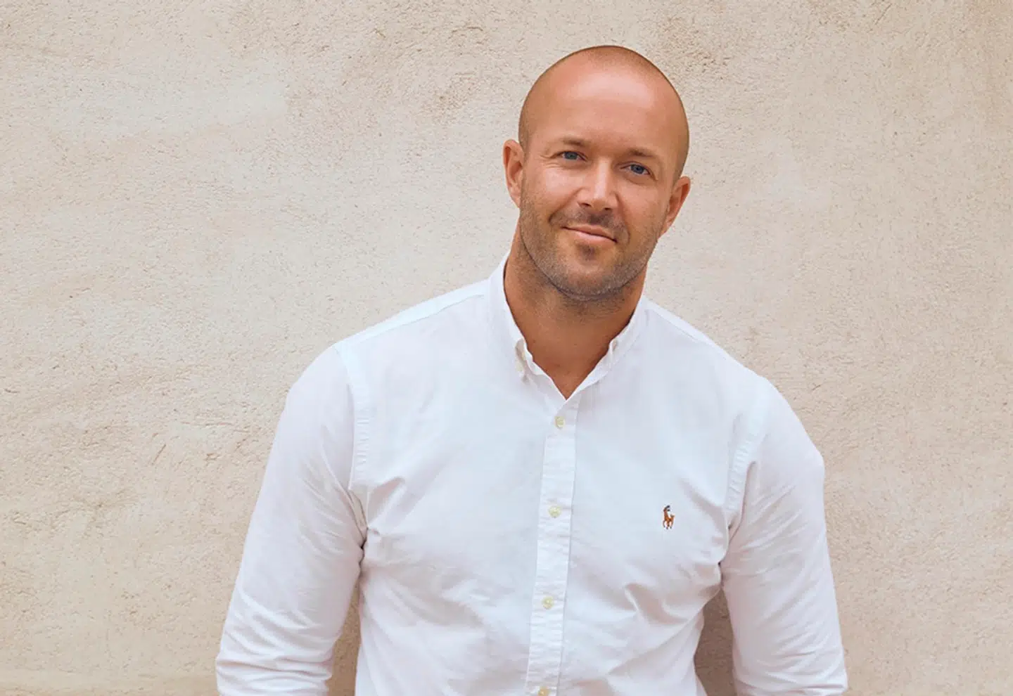 Speciallæge i karkirurgi Ulrik Hjerpsted har skrevet bogen 'Når mad helbreder', som skal rådgive folk til en sundere livsstil for at forebygge og helbrede sygdomme.