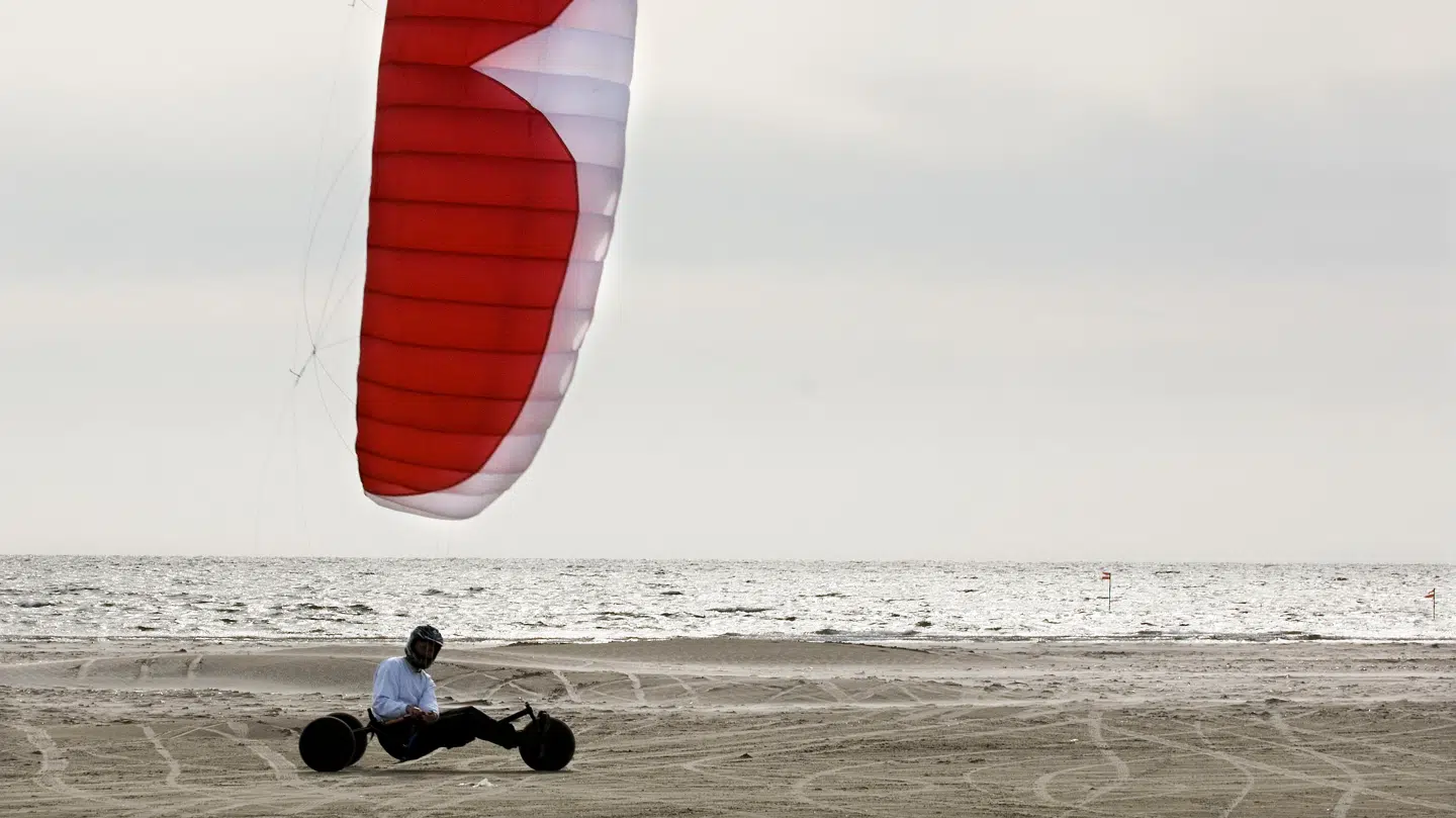 Boggie driver på stranden på Fanøs strande, men ikke til strandsurfing.