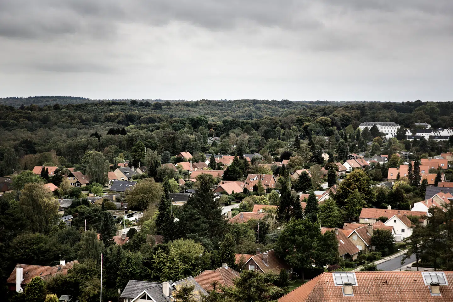 (ARKIV) Udsigt fra Grønnevej højhusene i Lyngby Sorgenfri over beboelseskvarter med villaer og parcelhuse, den 26. september 2014. Der kan være både skattegevinst og skattesmæk i vente, hvis du har omlagt dit boliglån. Det skriver Ritzau, onsdag den 9. oktober 2019. (Foto: Thomas Lekfeldt/Ritzau Scanpix)