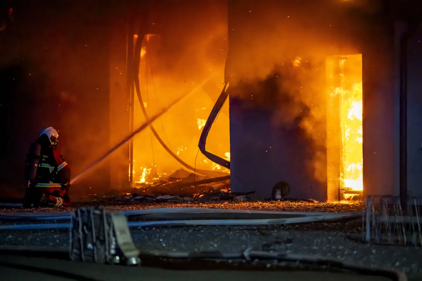 Nordjyllands Politi fik torsdag aften klokken 20.26 en anmeldelse om en brand i en industribygning i Aabybro.