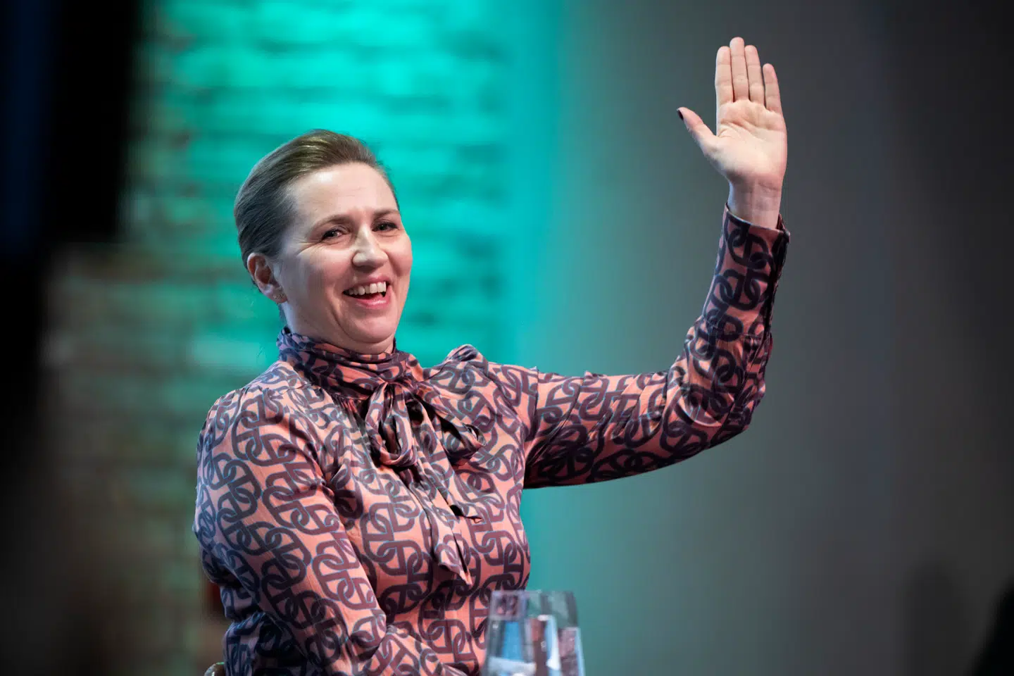 »Hvem i salen kan lide makrel i tomat,« blev der spurgt fra scenen.