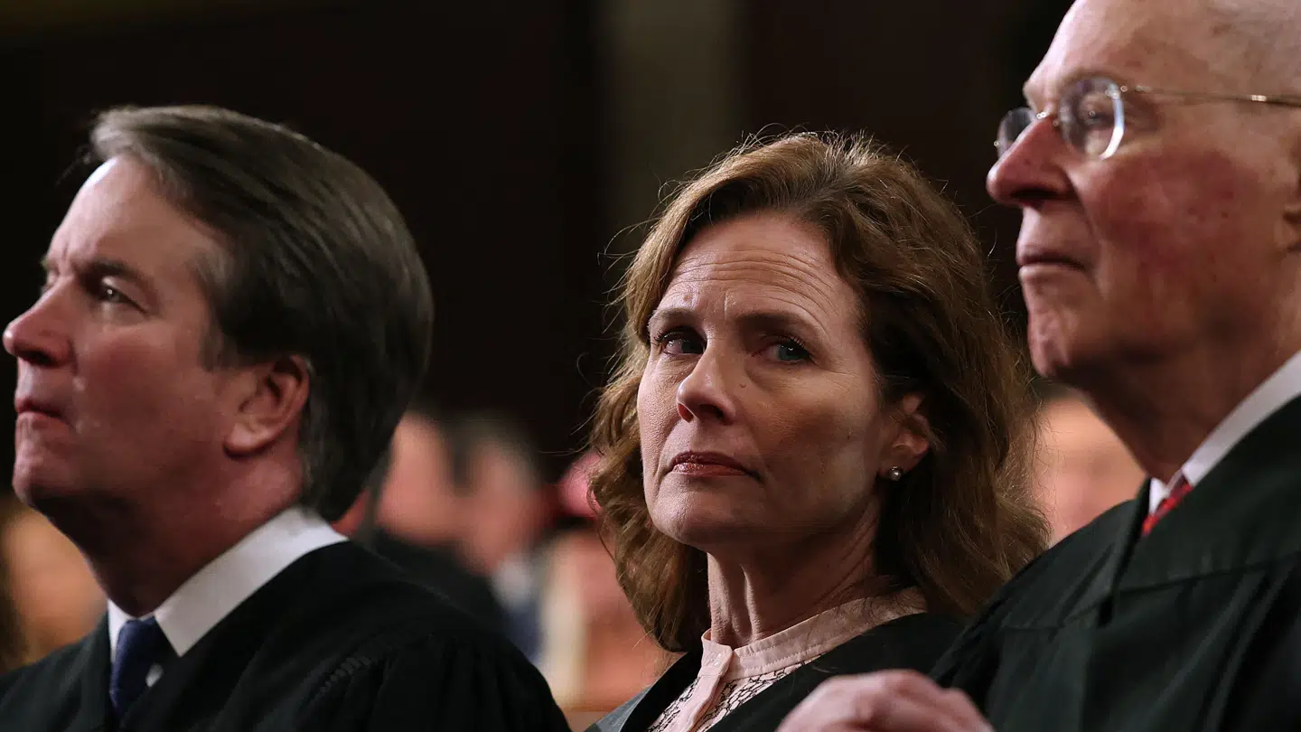 Amy Coney Barrett er under hård kritik fra Trumps tilhængere.