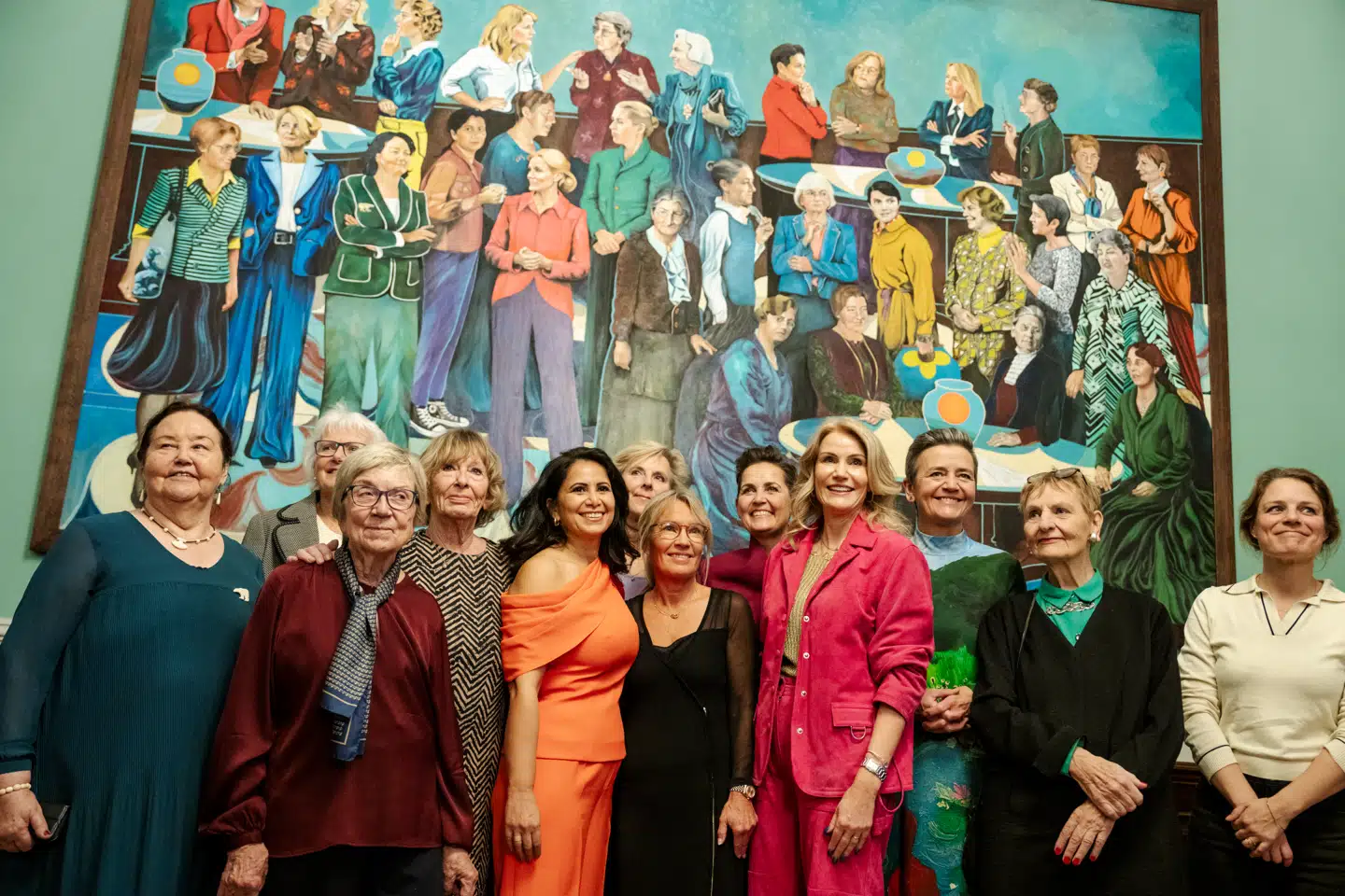 I november i fjor blev et portræt af 30 kvinder med betydning for dansk politik – lavet af Mie Mørkeberg – afsløret i Samtaleværelset på Christiansborg. Nu vil Københavns Rådhus have et tilsvarende.