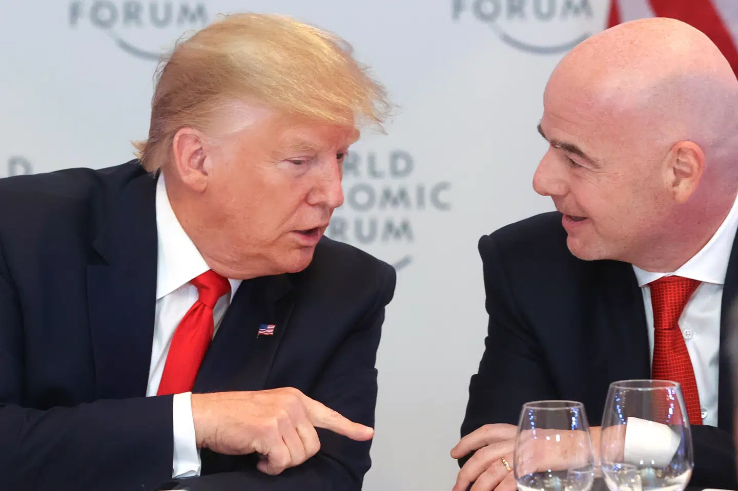 Koncernchefer er bekymrede for USA's manglende forberedelser frem mod VM i 2026. Noget blandt andre Donald Trump og Fifa-præsident Gianni Infantino skal finde en løsning på. (Arkivfoto).
