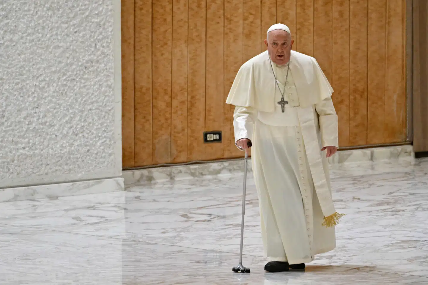 I godt tre uger har pave Frans været indlagt på et hospital i Rom. Lørdag morgen bad han i det kapel, der tilhører den særlige pavesuite på hospitalets 10. sal, mens han om eftermiddagen skiftevis hvilede sig og arbejdede, fremgår det i meddelelse. (Arkivfoto).