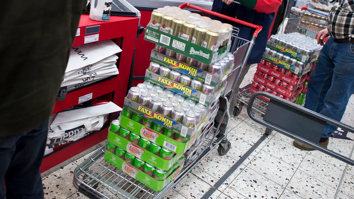 Billige sodavand og øl plejer at være populære varer i grænsebutikkerne. Men nu dropper en grænsebutik de våde varer.