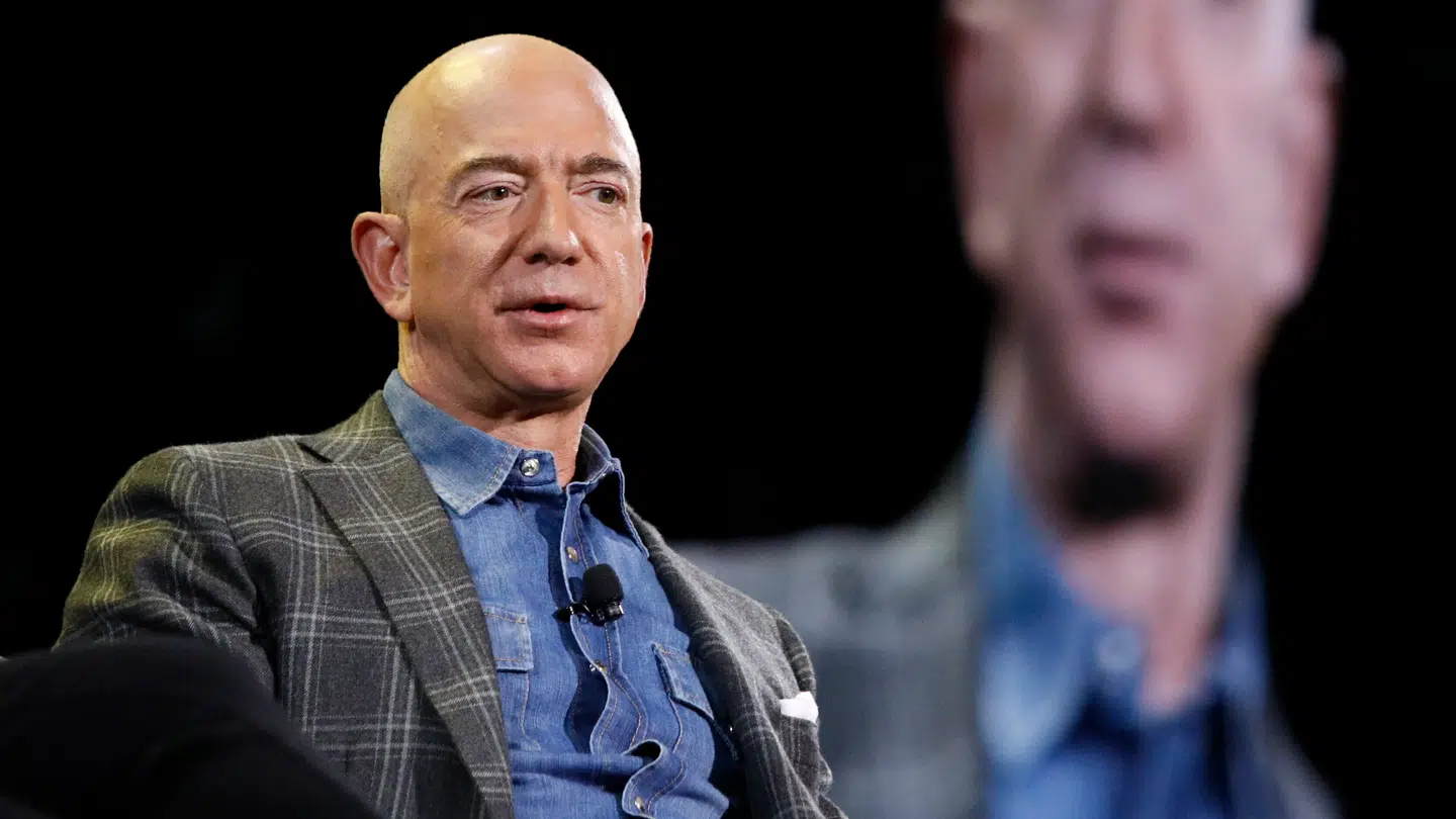 Jeff Bezos og Amazon har købt rettighederne til 007-universet.