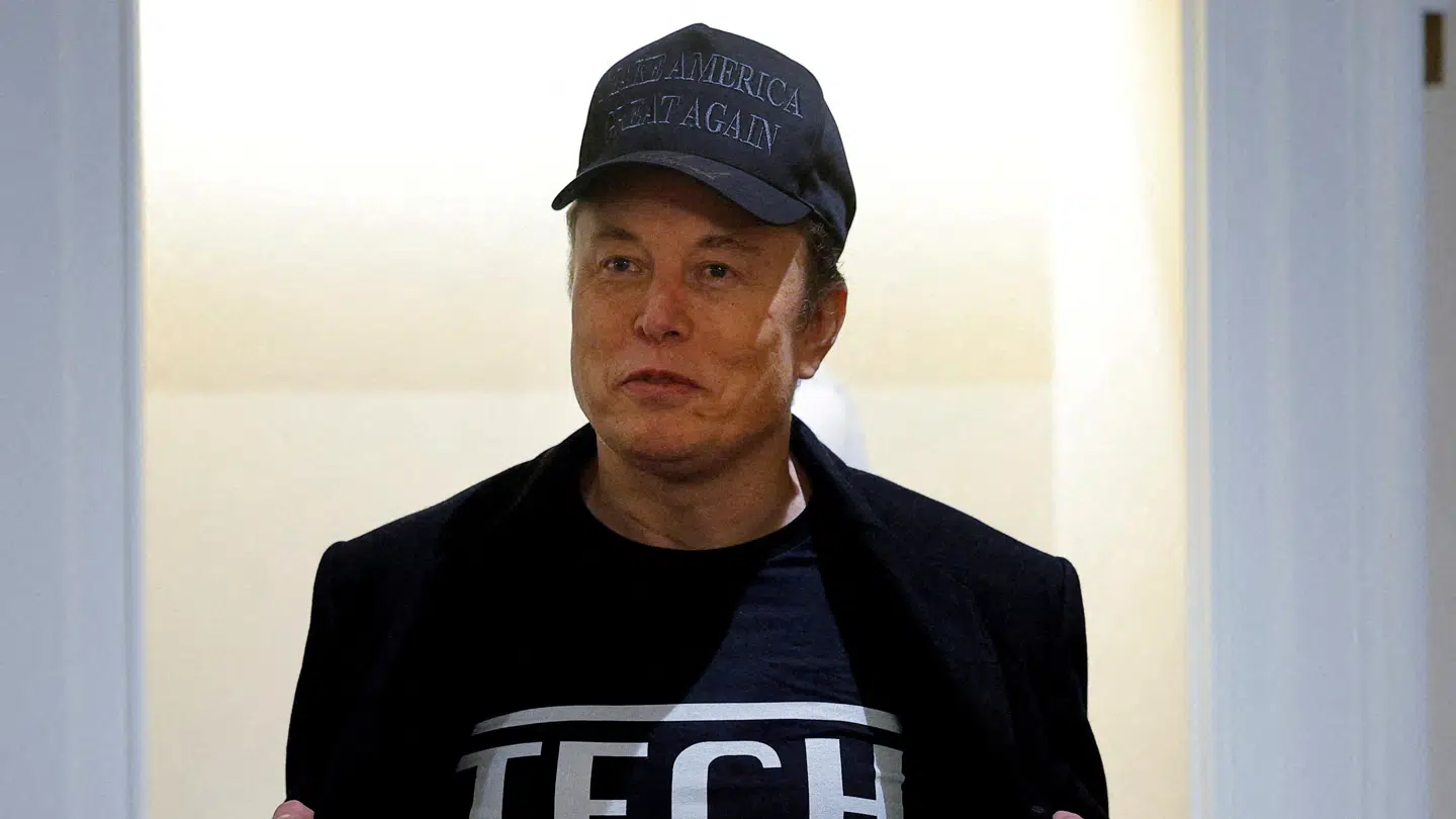 Elon Musk har søndag snerret af den polske udenrigsminister Radoslaw Sikorski.