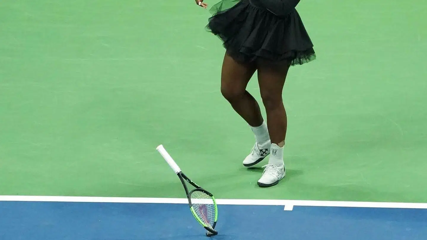 Det er denne ketcher, som Serena Williams gav til en bolddreng, som så solgte den videre for småpenge.