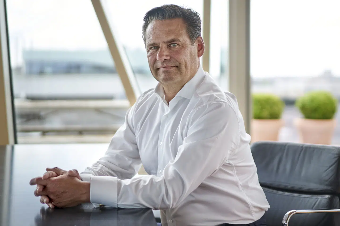 Kim Fournais skal fortsat være administrerende direktør for Saxo Bank. Han beholder også sine ejerandel i banken.