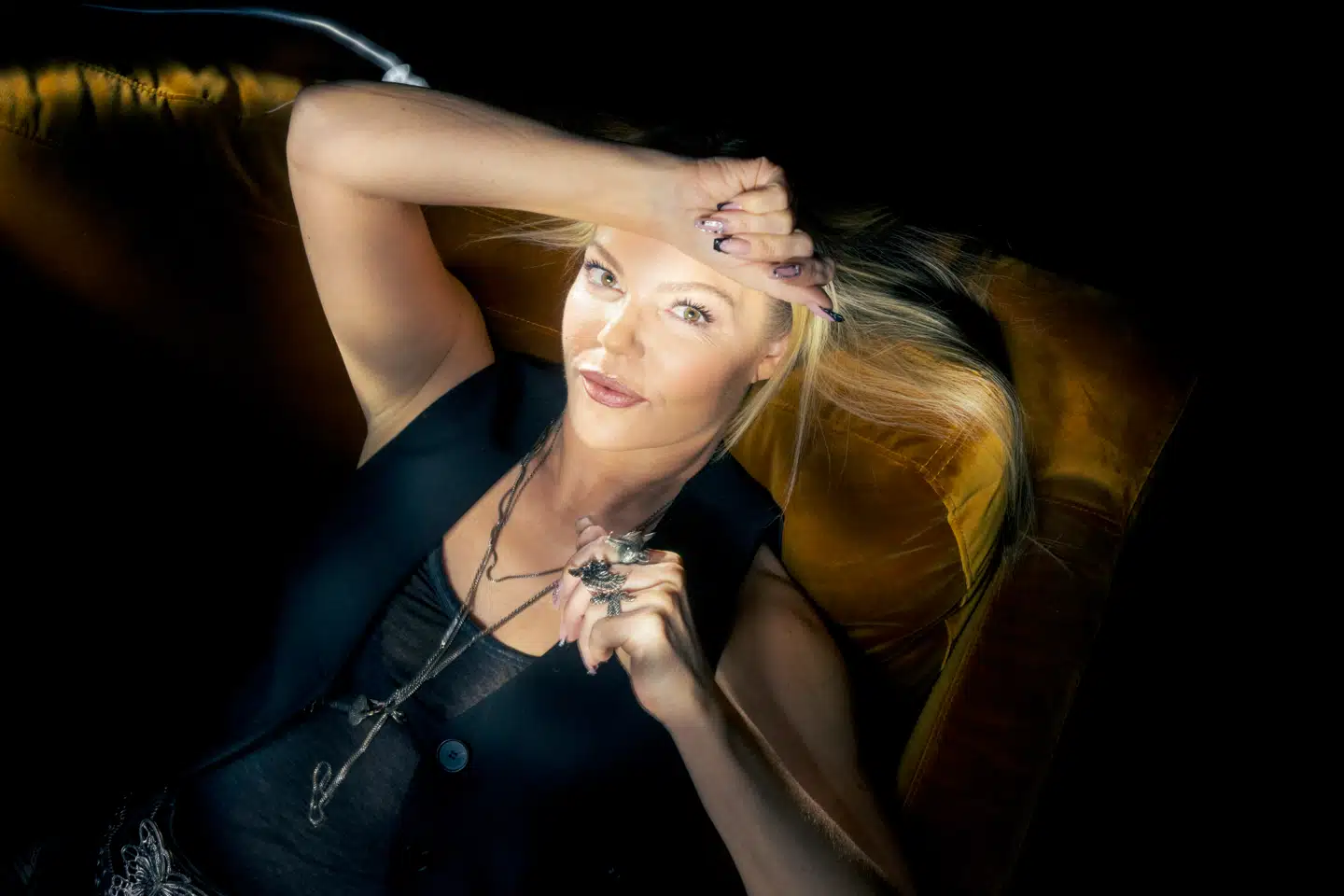 Infernal opstod i 1997, og dermed ramte en vodkalussing af technopop. Men længe blev Infernal misforstået og overset, hvilket skabte frustationer hos Lina Rafn - sangskriver og producer i Infernal.