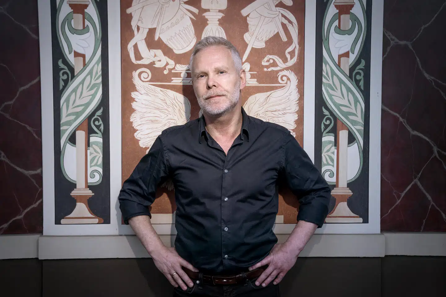 Den samtale, jeg ikke bryder mig om, er den, der ikke løftes ind i det offentlige rum, men hvor man henvender sig direkte, udenom spalterne, og ikke respekterer den nødvendige grænse mellem kritikere og kunsten, mener Morten Kirkskov.