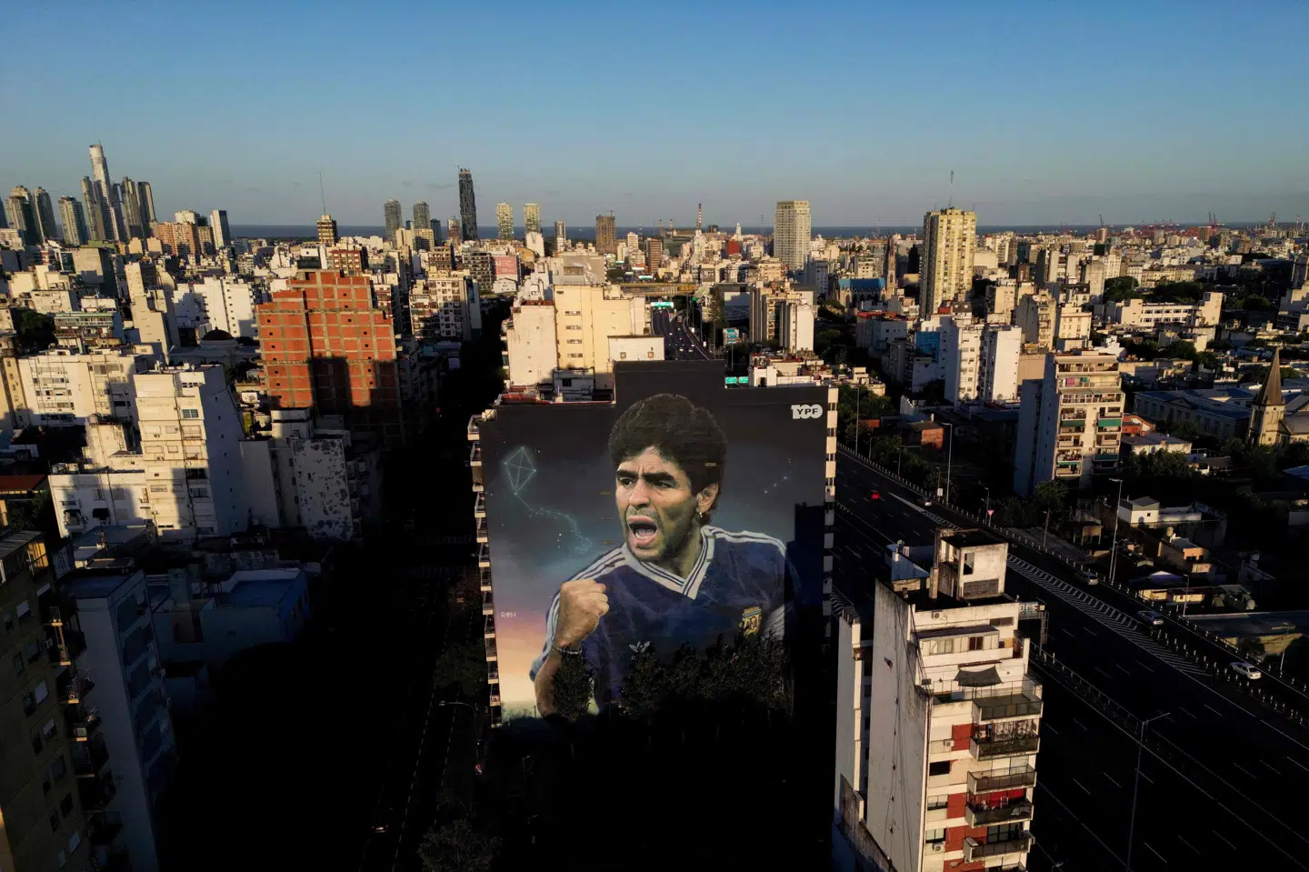 Diego Maradona døde i november 2020, men er så langt fra glemt i Argentina og Buenos Aires.