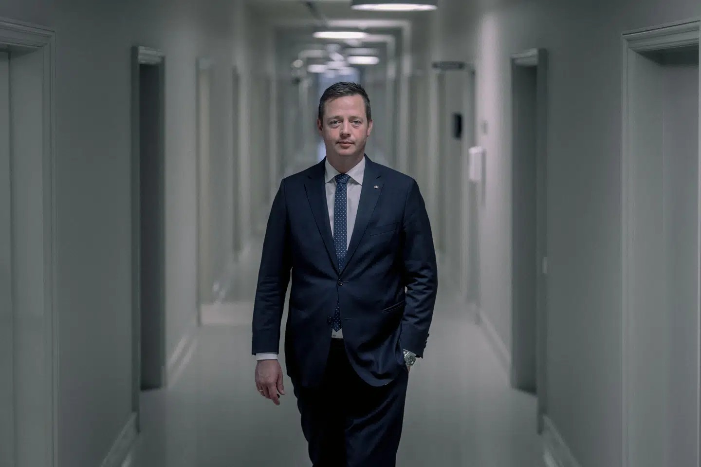 Transportminister Thomas Danielsen (V) og regeringen er udfordret af internationale regler, når det kommer til at oprette en indenrigsflyrute, som skal flyve på 100 procent bæredygtigt brændstof i 2025. (Arkivfoto).