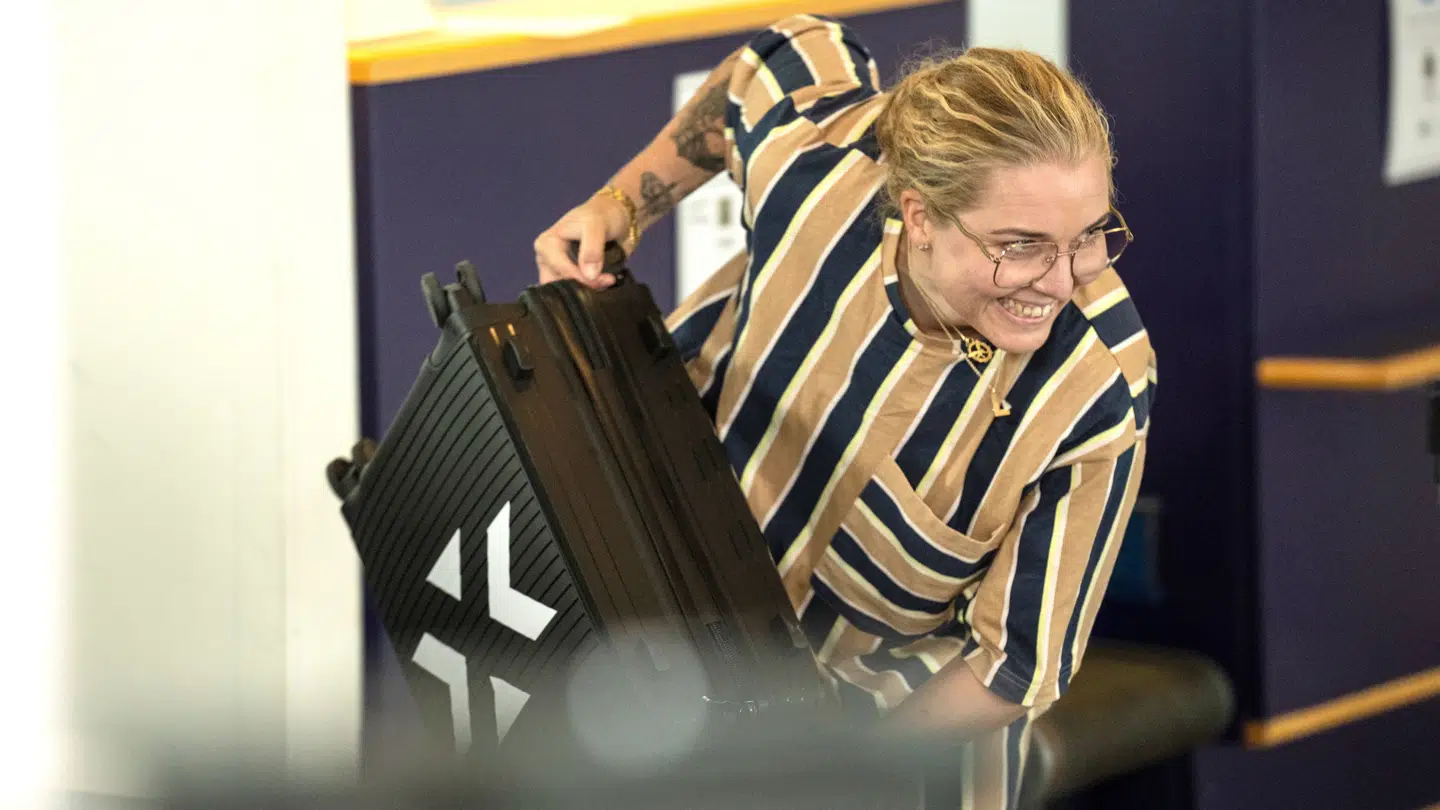 'Destination X' starter med en dyst i hurtigst at knække koden til en rejsekuffert.