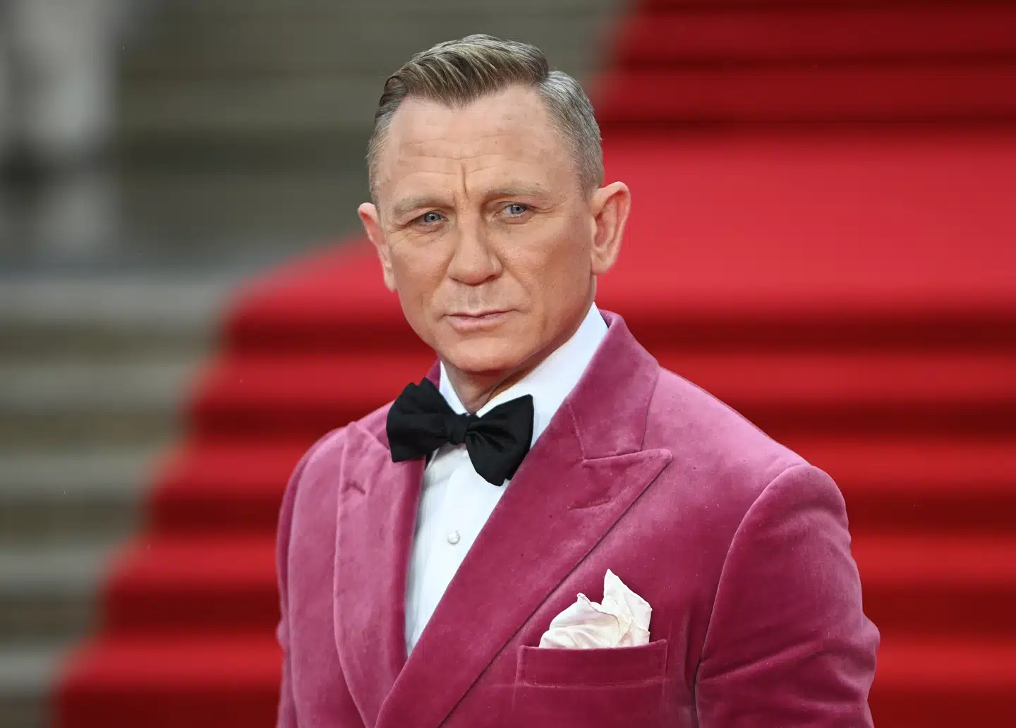 Tiden plejer at formilde kritikerne, når en skuespiller har fået tildelt Bond-rollen. Da Daniel Craig gik på pension, var der ingen, der syntes, at han var for blond eller for lav, som man sagde, da hans navn blev offentliggjort, skriver Sarah Iben Almbjerg.