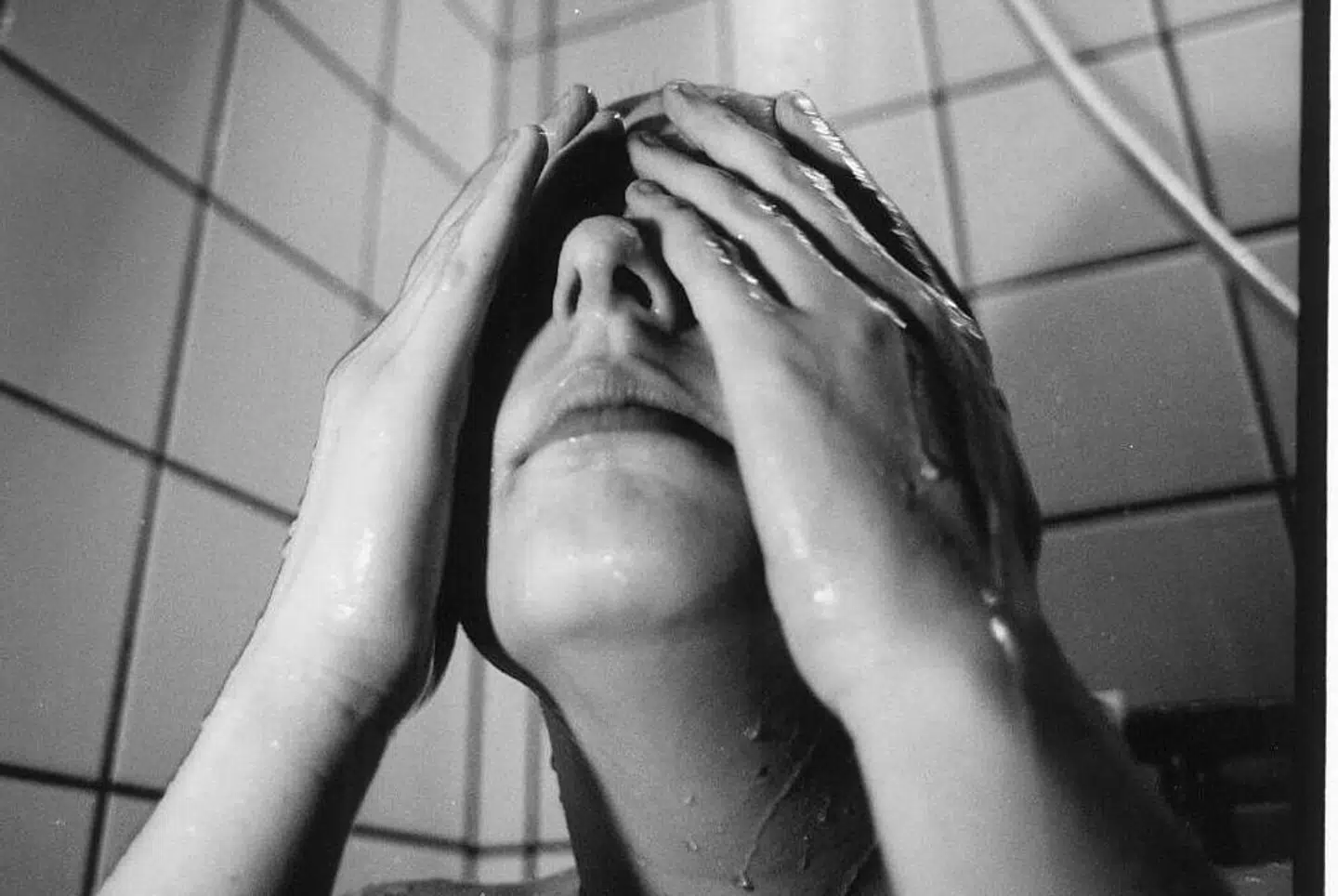 En trend vandt frem for snart 10 år tilbage, og pludseligt begyndte mange at skrue ned for mængden af hårvaske. Men er det nu klogt? Arkivfoto