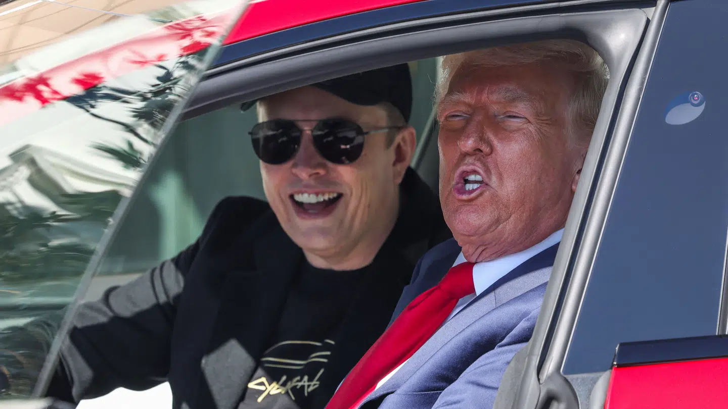 Ud og køre med Elon Musk og Donald Trump.