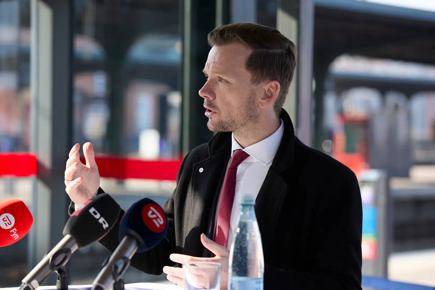 »For Socialdemokratiet er subjektiv tryghed en politisk mærkesag – uanset det objektive behov,« skriver Mia Amalie Holstein. Justitsminister Peter Hummelgaard (S) præsenterede regeringens nye tryghedspakke på Odense Banegård 10. marts.