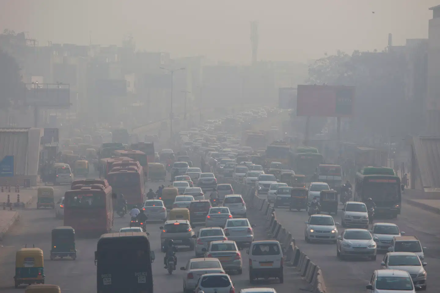 Luftforurening er et stort problem i mange dele af verden. Her er det smog i den sydlige del af New Delhi i Indien.