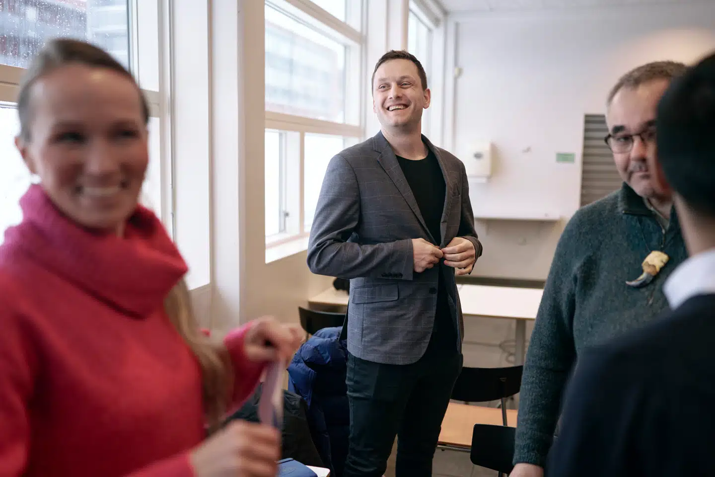 Jens-Frederik Nielsen skal nu stå i spidsen for forsøget på at danne en ny grønlandsk regering. Her står han sammen med sin vigtige næstformand, Anna Wangenheim. Det makkerpar har skabt en voldsom politisk succes i Grønland.