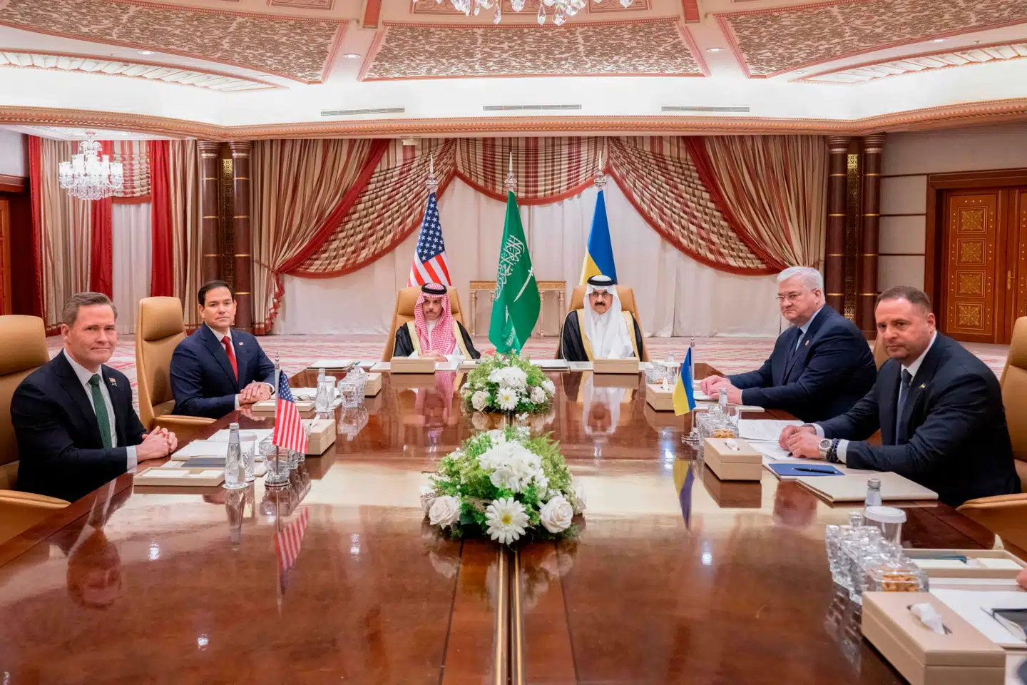 Tirsdagens forhandlinger mellem USA og Ukraine, havde til formål at mindske den kløft, som er blevet stadig større landene imellem den seneste tid.