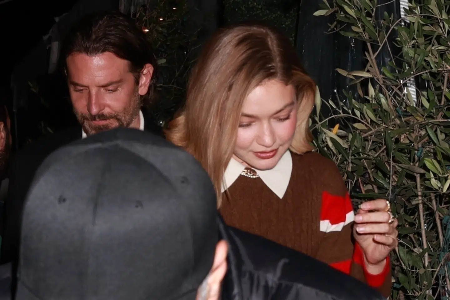 Bradley Cooper og Gigi Hadid er blevet spottet sammen et væld af gange det sidste halvandet års tid. Først nu bekræfter de, at de er et par.