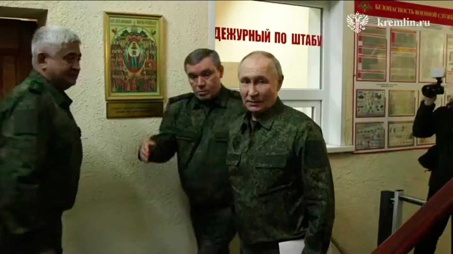 Skynd jer! Putin gav under et besøg i Kursk onsdag sine kommandører ordre til at fremskynde offensiven for at befri de ukrainsk besatte områder af regionen.