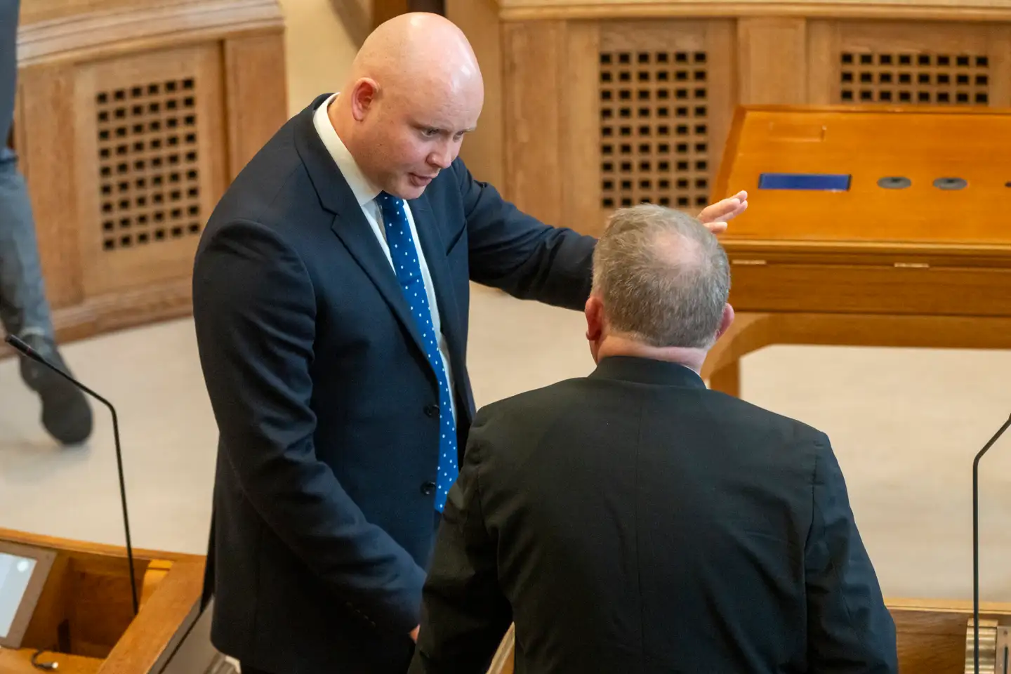 Kulturminister Jakob Engel-Schmidt var enig i en række af de kritikpunkter, han torsdag blev forelagt fra en række blå partier ved et samråd om DR. Han sagde dog også, at DR i hans øjne langt hen ad vejen leverer godt og troværdigt indhold.