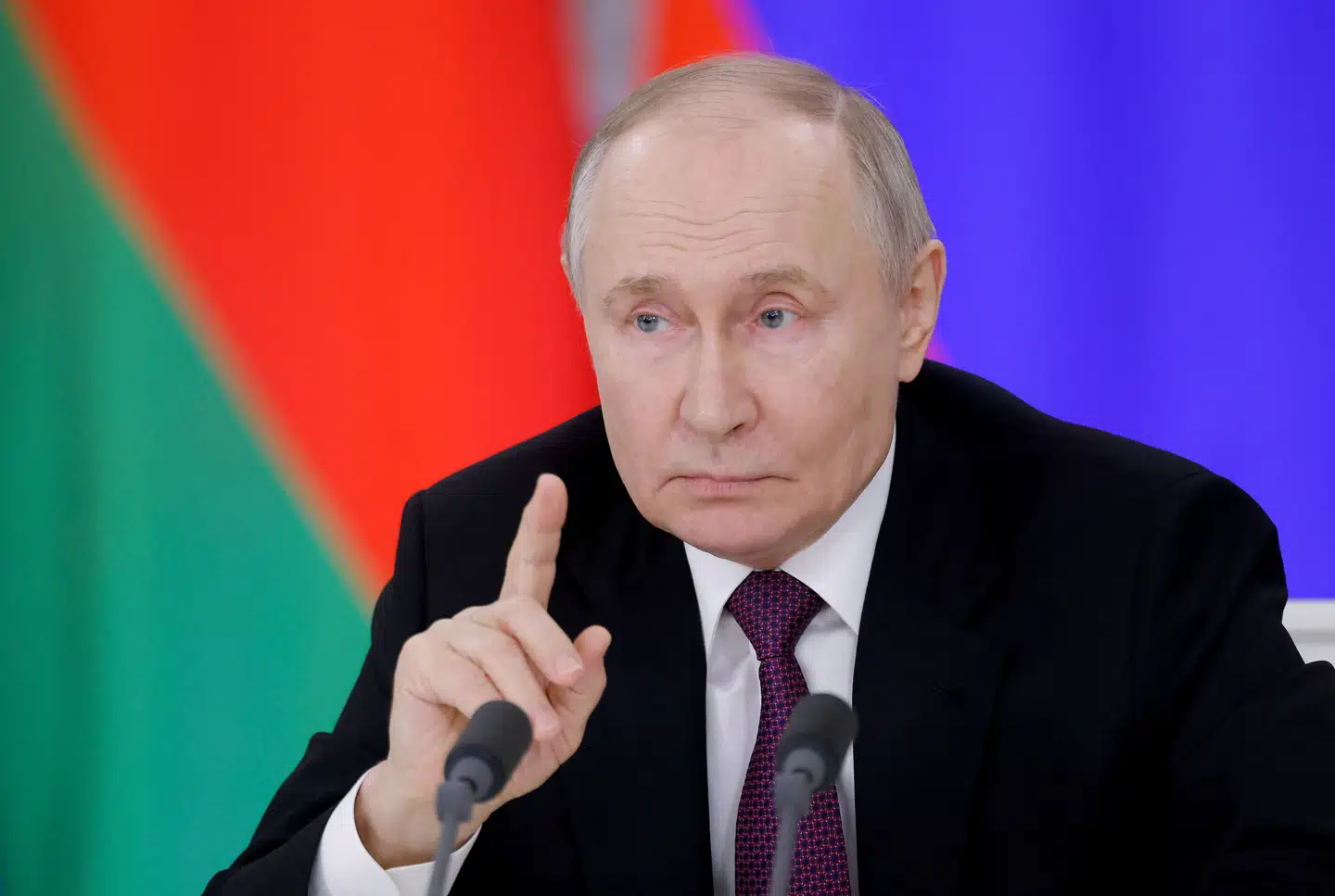 Putin taler om våbenhvileforslag under møde med Belarus' præsident torsdag.