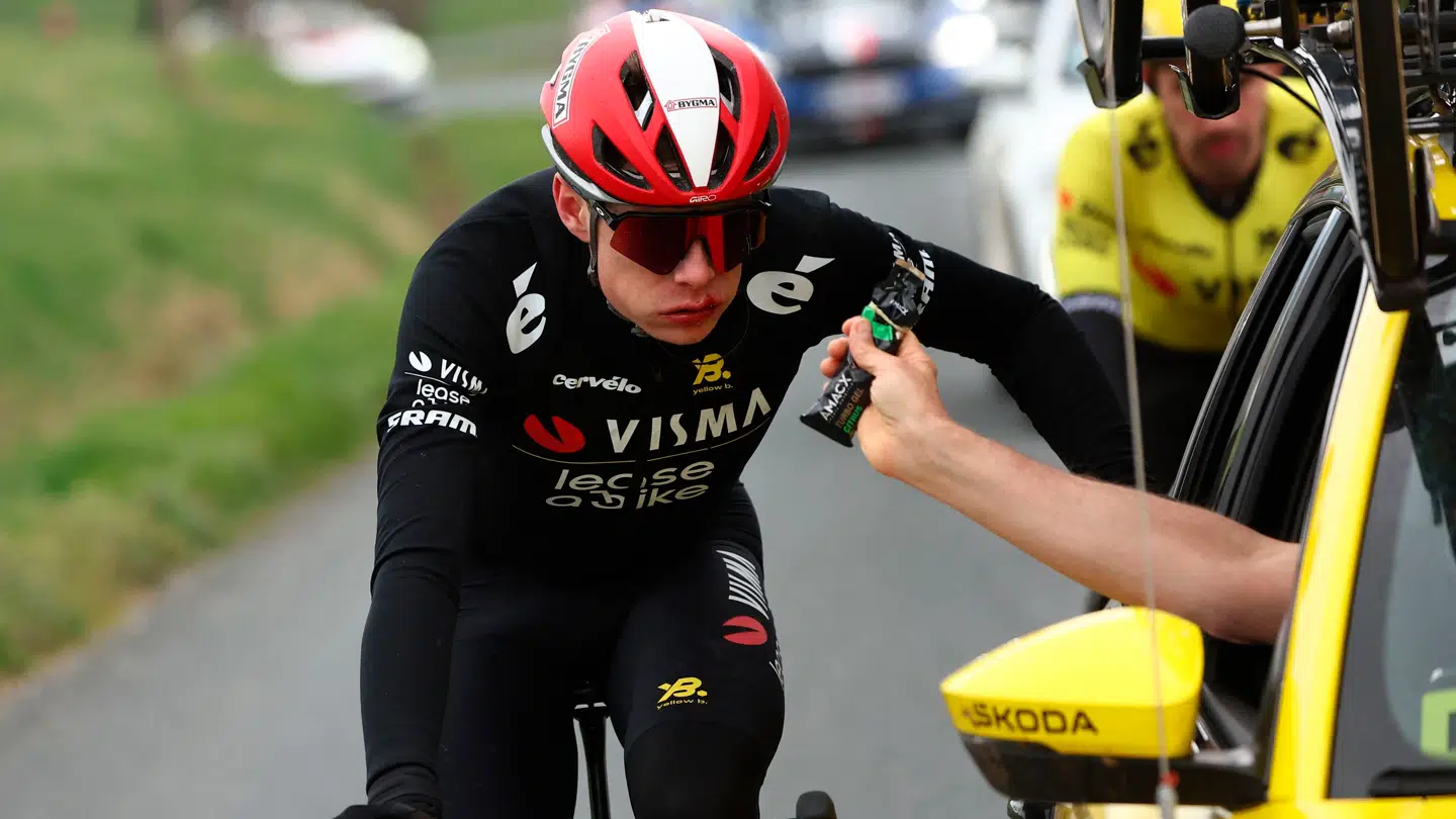 Team Visma-Lease a Bike-stjernen måtte behandles undervejs.