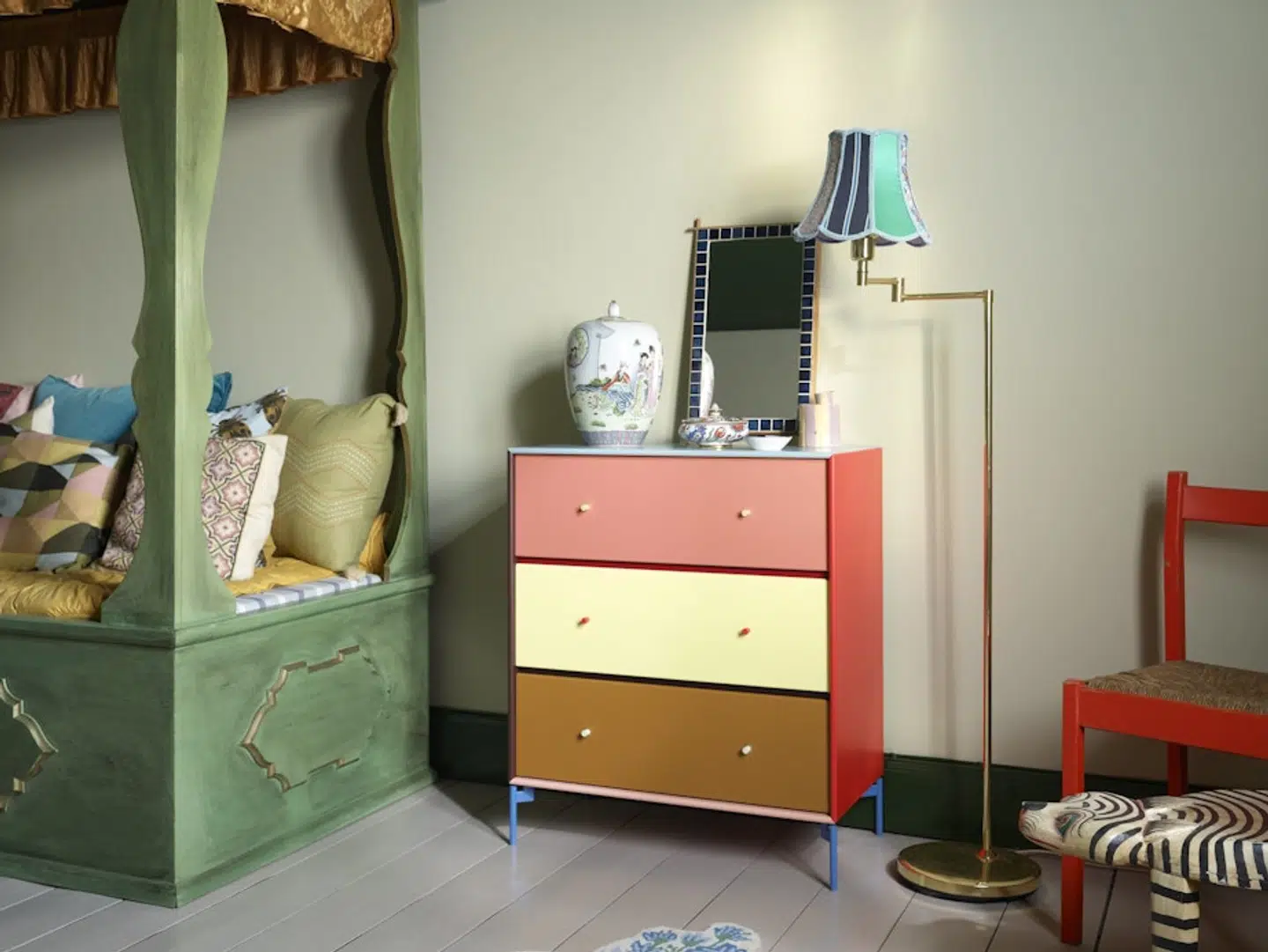 Kollektionens største møbel er 'Carry'-kommoden, der koster 13.039 kr.