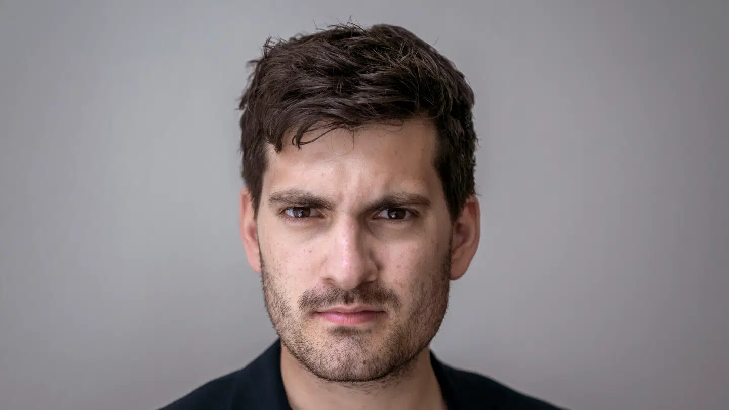 »Det er ikke noget, der på den måde overrasker mig, men det er rystende at sidde og læse det på papir,« siger Socialdemokratiets udlændinge- og integrationsordfører, Frederik Vad.