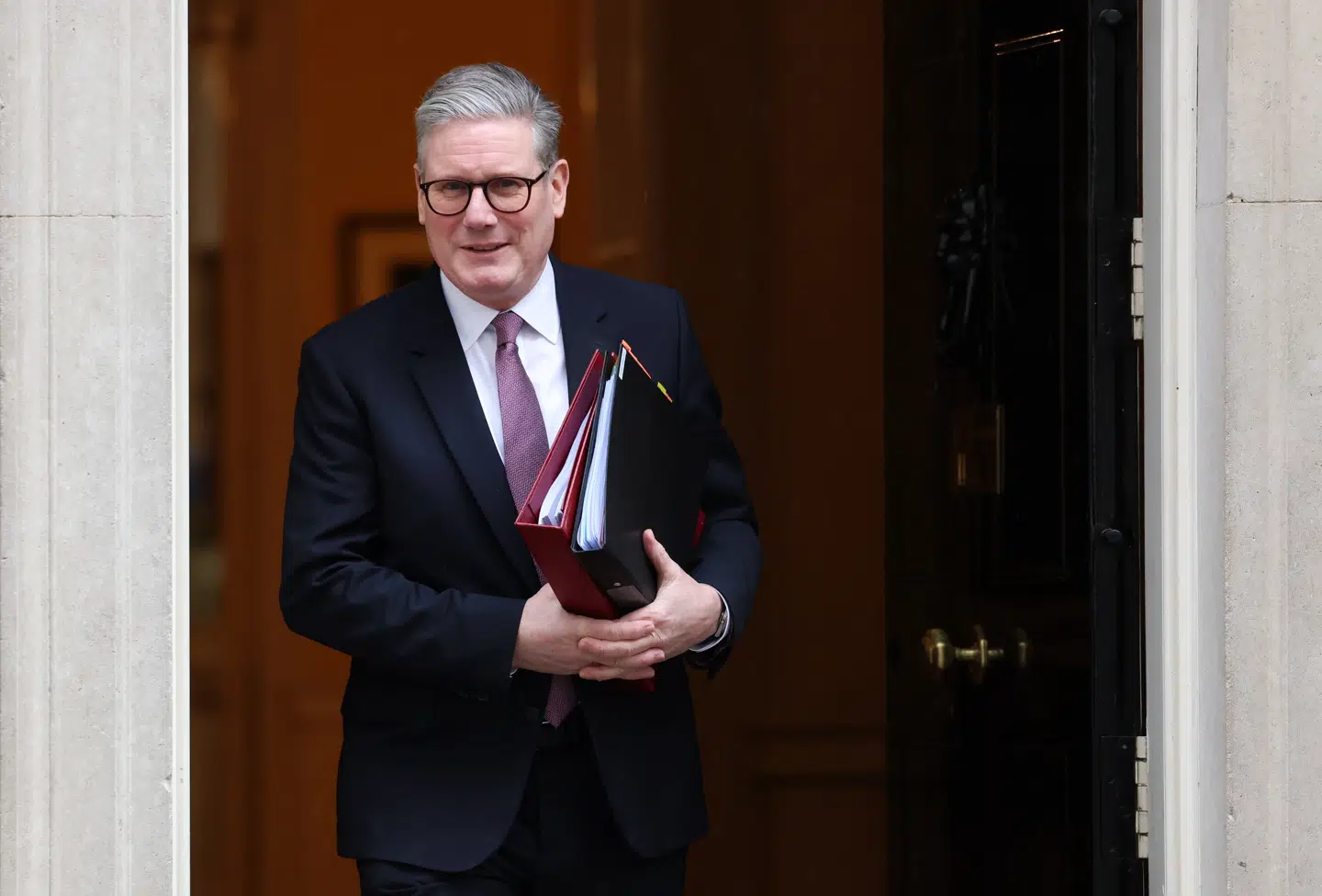 Hans vælgere håbede, at Keir Starmer ville genoprette den offentlige sektor efter 14 års besparelser. Men den nye britiske premierminister vil skære markant.