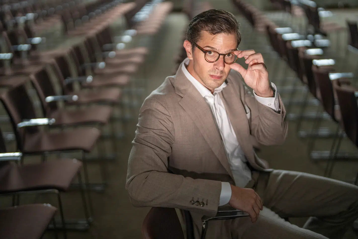 Regeringen griber ifølge Alex Vanopslagh (LA) »efter enhver undskyldning« for ikke at træffe de svære beslutninger. Nu præsenterer Liberal Alliance en ny finansieringsplan.